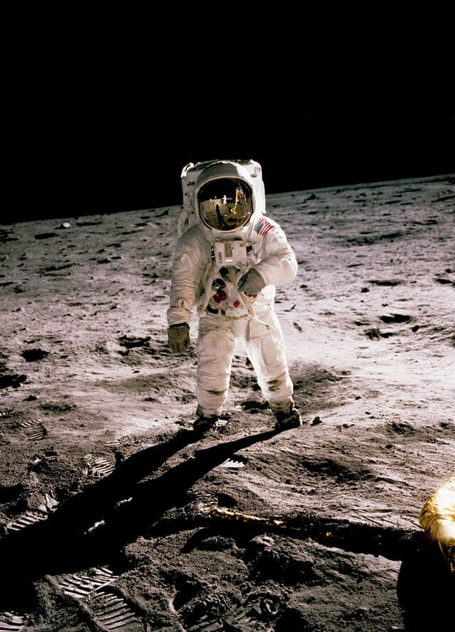 history-in-hd-e5eDHbmHprg-unsplash Astronaut